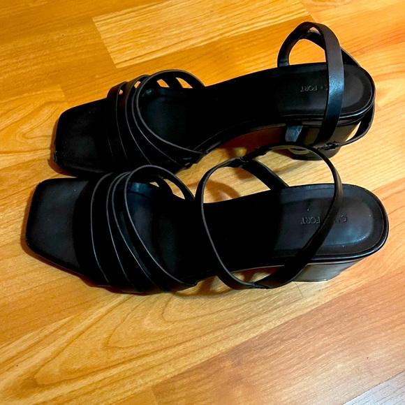 Size 8 Black Strappy Square Open Toe Low Heeled Sandal - Picture 3 of 9